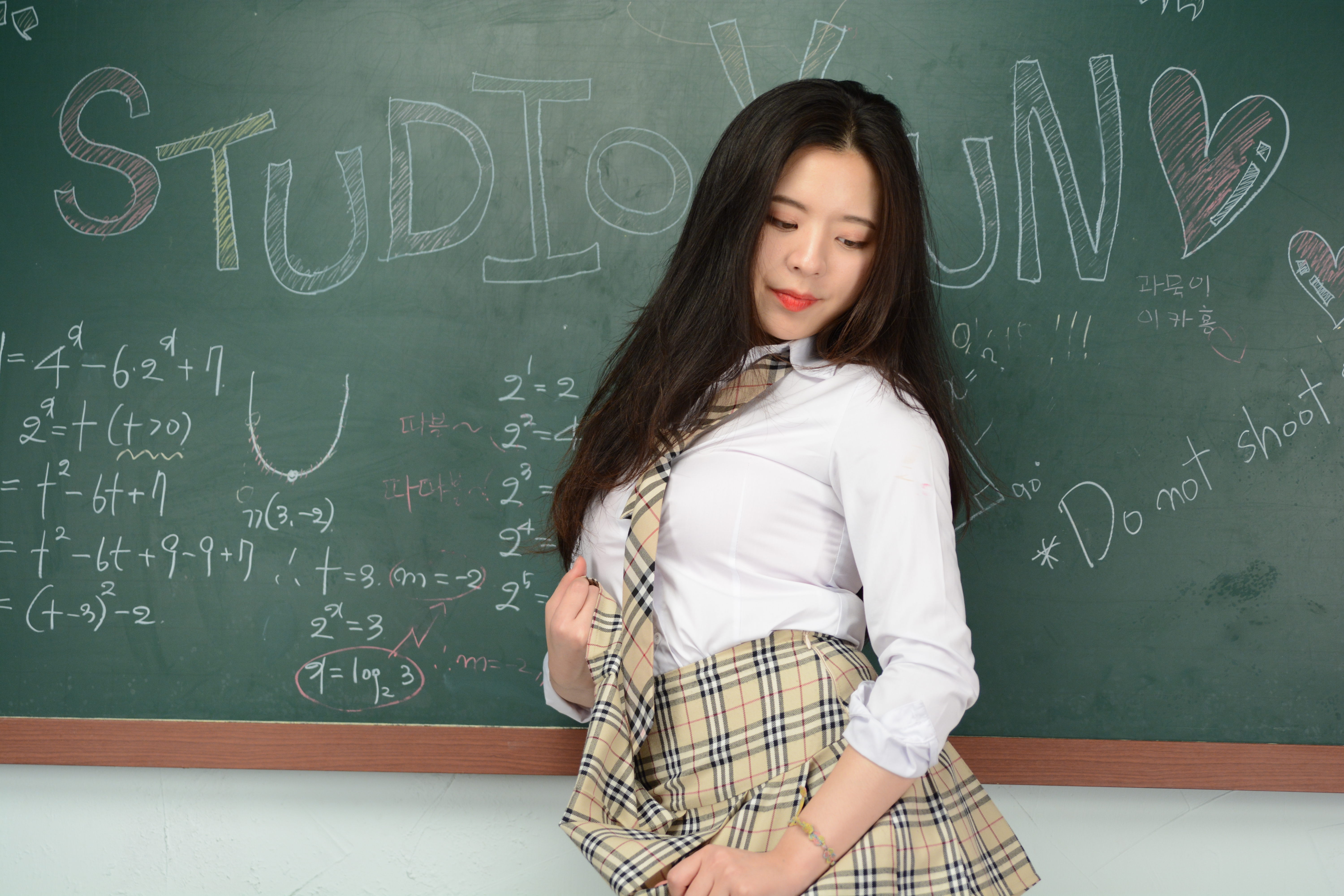 미분류 / 연스튜디오 모델W_칠판녀_(1046p)